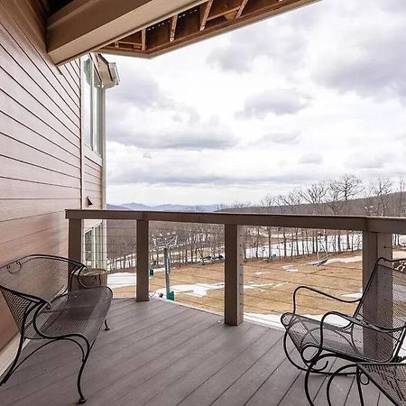Diamond Adventure Slope Side With Foosball And Arcade At Wintergreen Resort Exterior photo